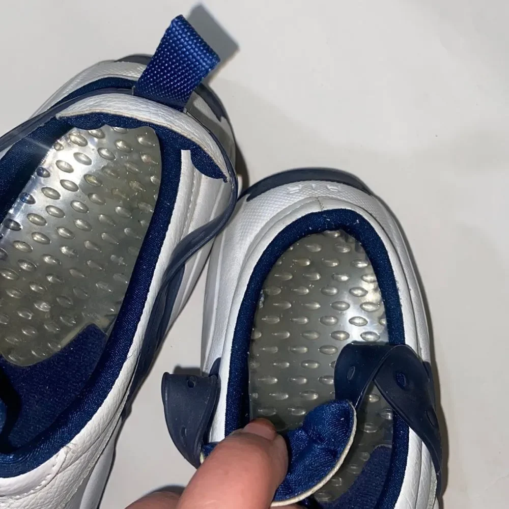 Vintage Y2K Nike Woman Shoes Size 7.5